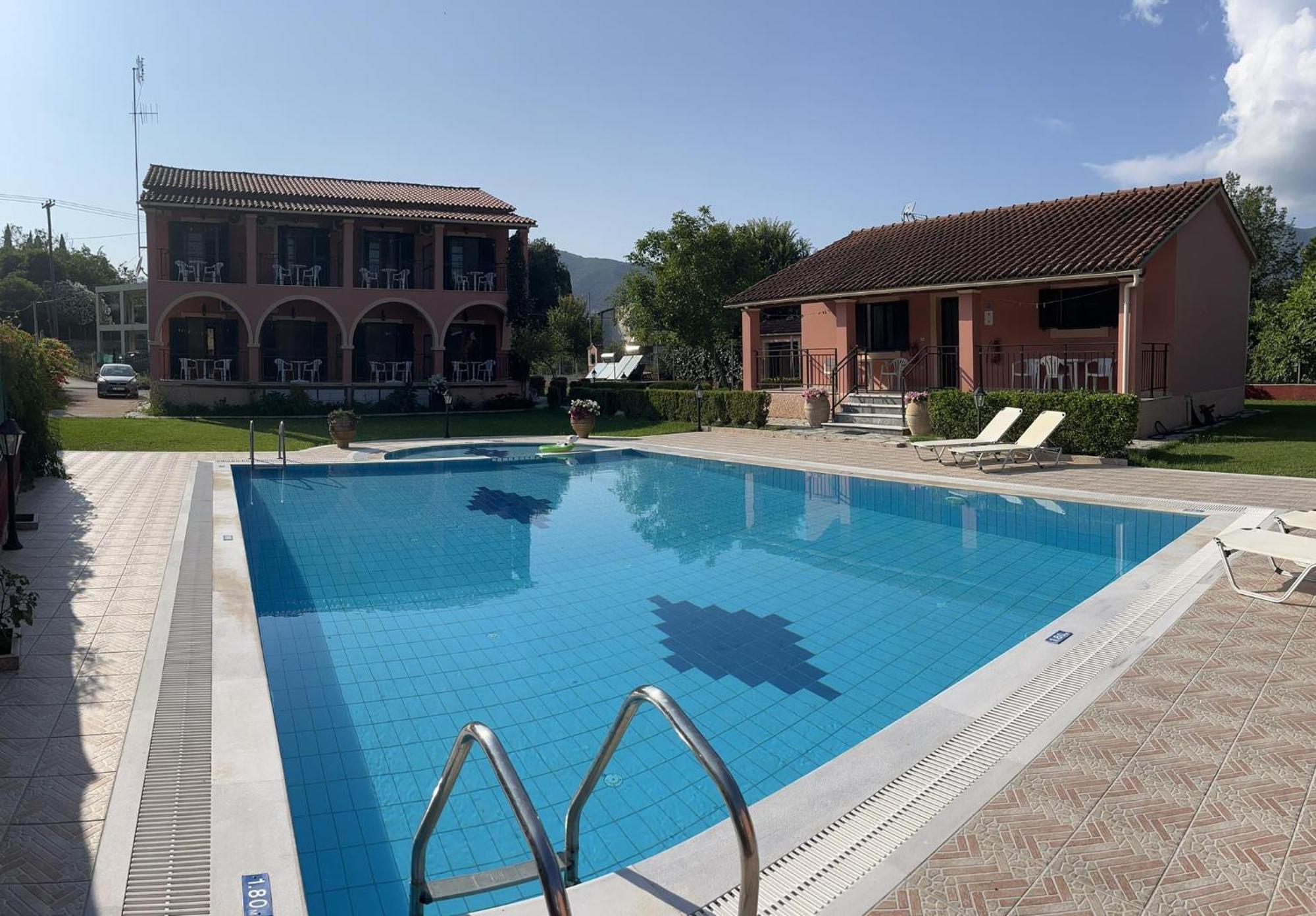 Gregory-Vassilis Apartments Dassia  Eksteriør billede